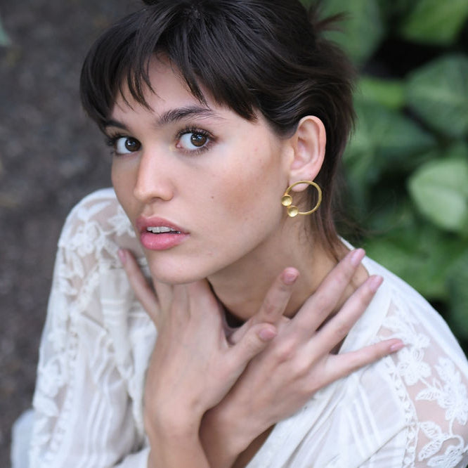 Handcrafted hammered hoop earrings in 24k gold or silver plating – Olpe design