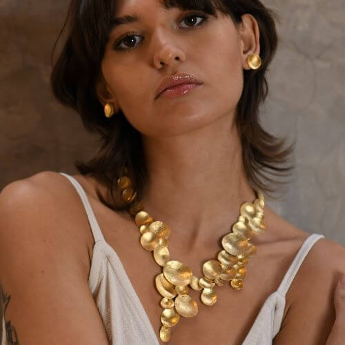 Cráteras Sculptural Hammered Disc Gold Statement Necklace