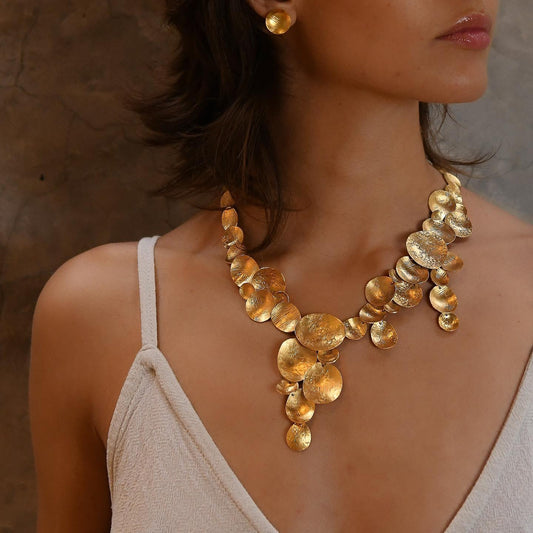 Cráteras Sculptural Hammered Disc Gold Statement Necklace