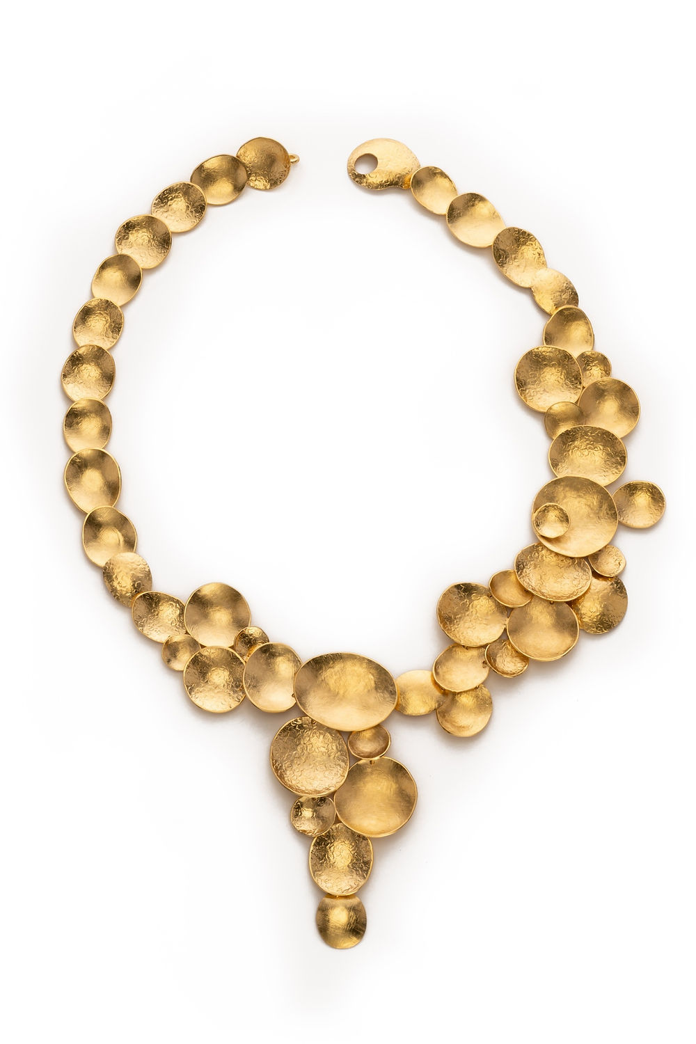Cráteras Sculptural Hammered Disc Gold Statement Necklace