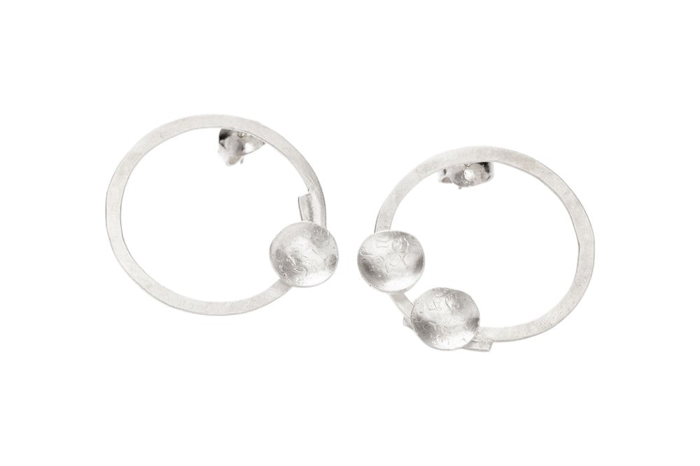 Handcrafted hammered hoop earrings in 24k gold or silver plating – Olpe design