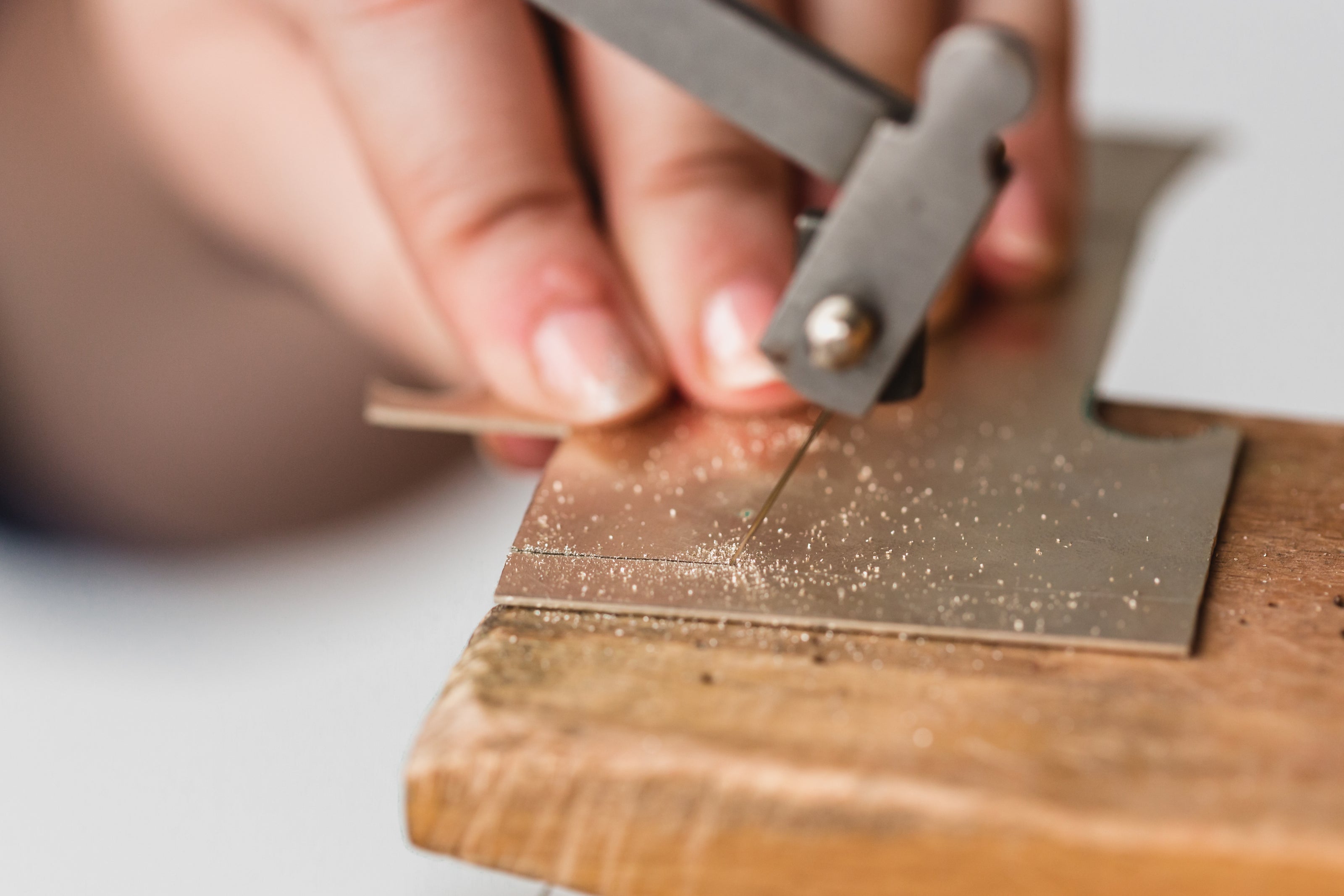womens-hand-guiding-saw